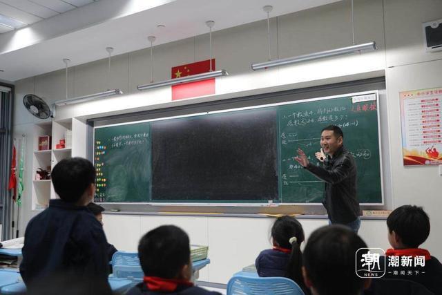 归黑板家长建议学校取消电子屏PG麻将胡了免费试玩模拟器回(图2)